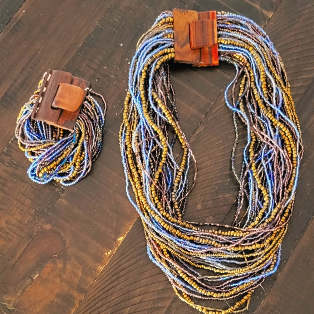Beaded necklace and bracelet set.